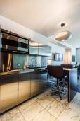 Luxury Suites at Palms Place image 14